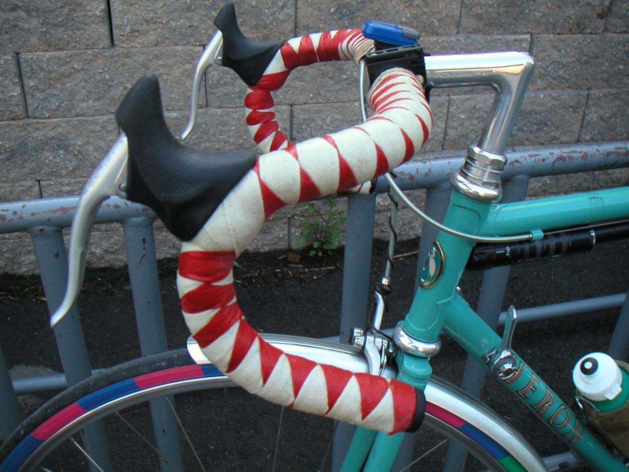 Handlebar_with_fancy_wrap